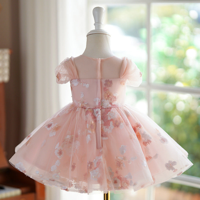 Abito da cerimonia per bambine visto da davanti e da dietro. Vestibilità comoda e design sofisticato per eventi speciali.
